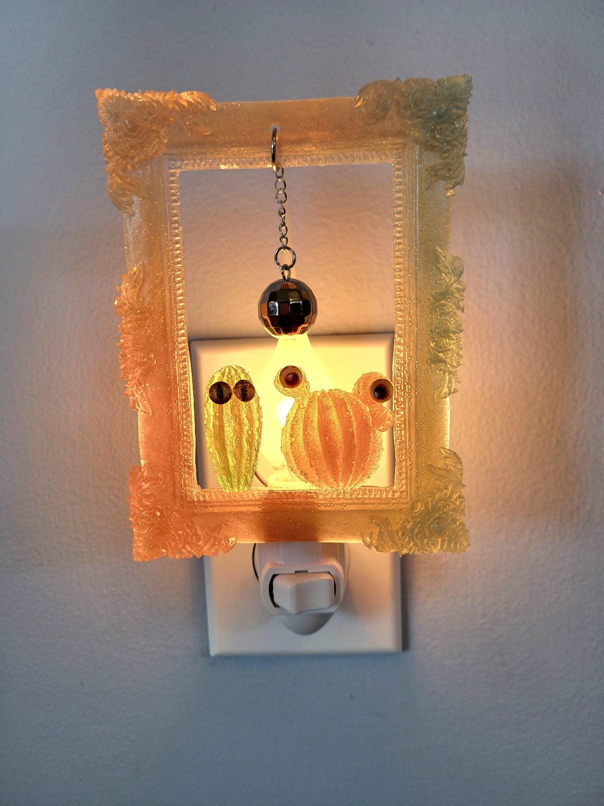 Desert disco (Googly eye night light)