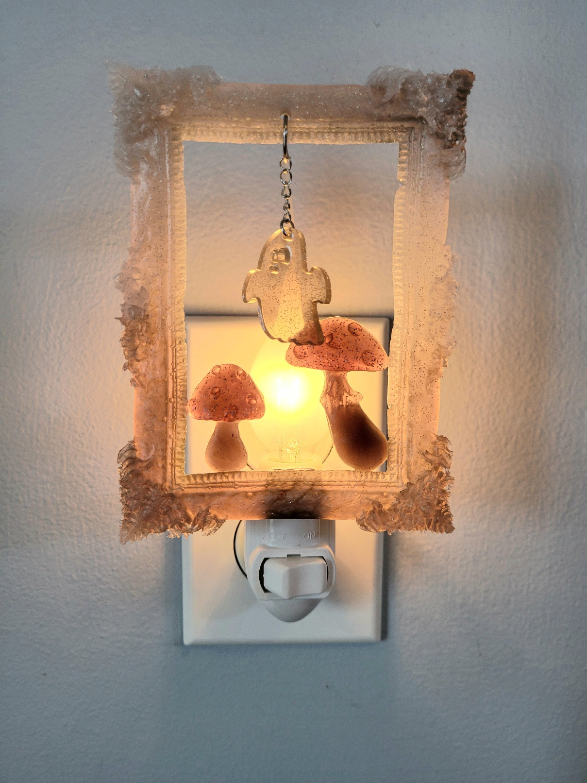 Ghost and mushrooms (Night light)