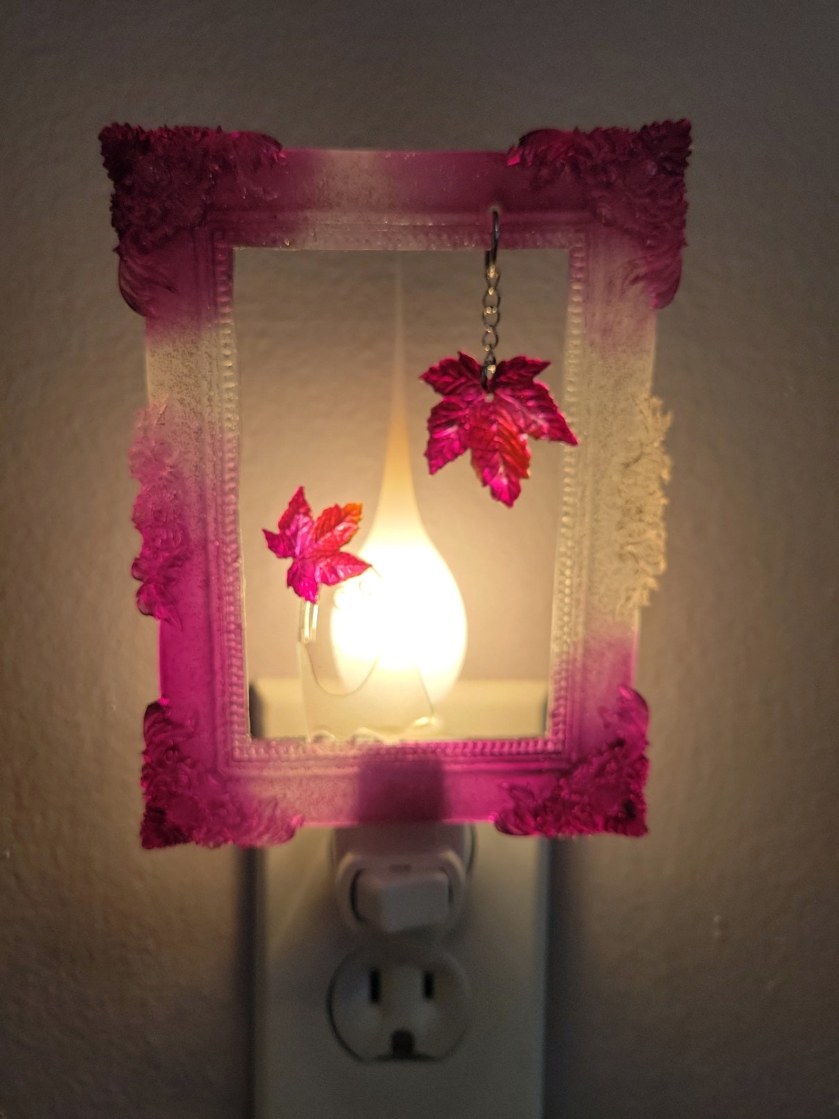 Night light (Ghost & falling leaves)