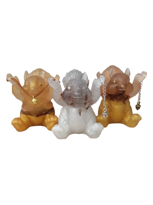 Squirrel figurine(s)