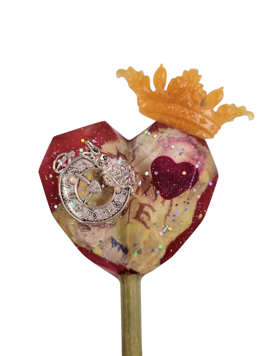 Plant decor stake (Queen of hearts)