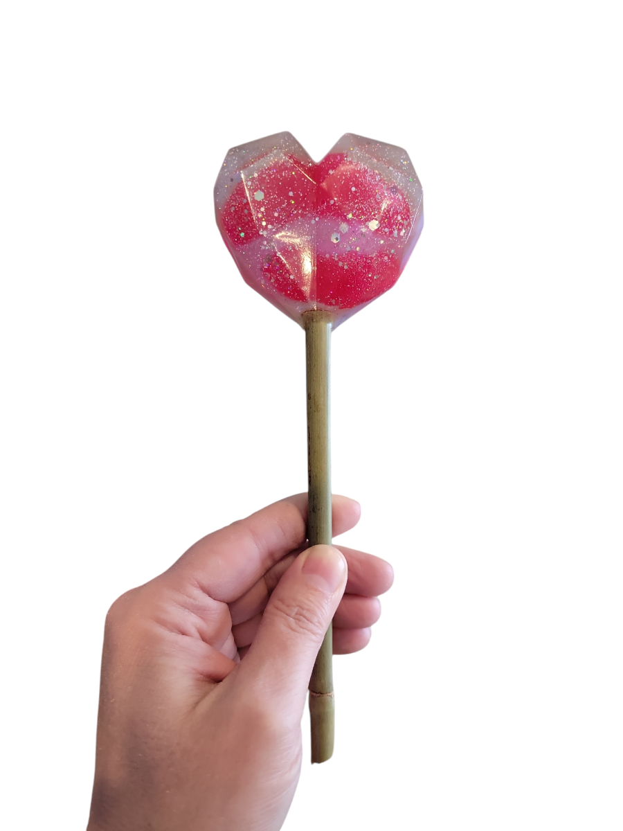 Plant decor stake (kiss)