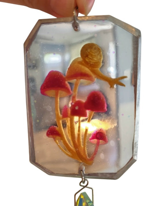 Suncatcher (Snail & Mushrooms) Large