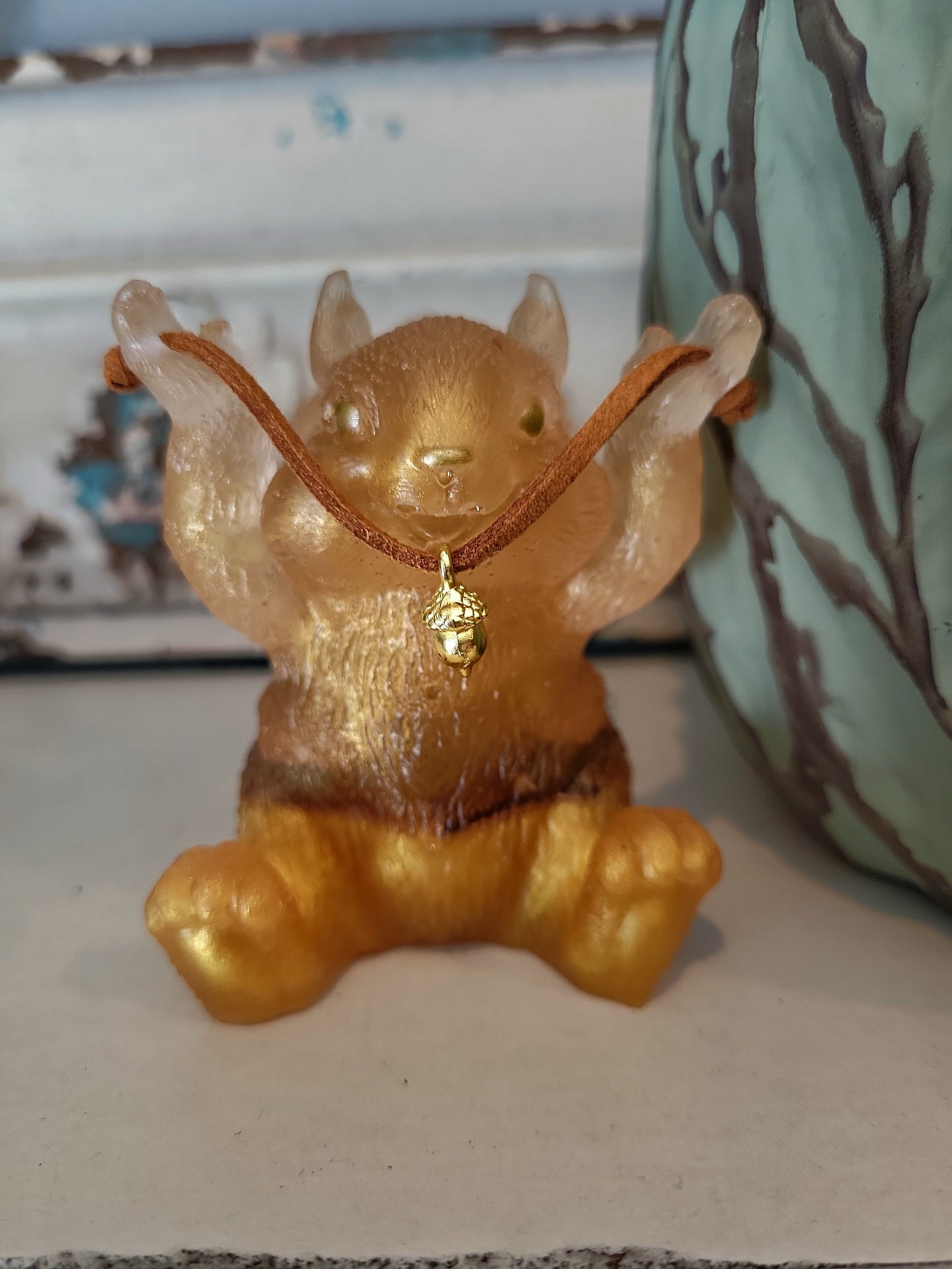 Squirrel figurine(s)