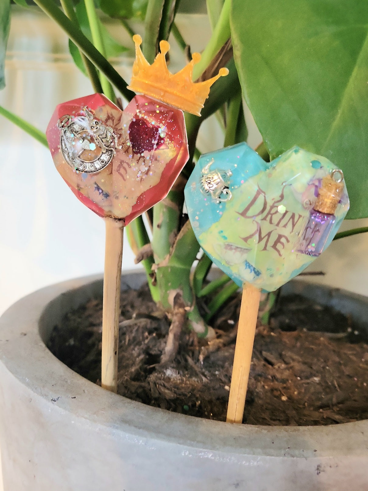 Plant decor stake (Alice in Wonderland)